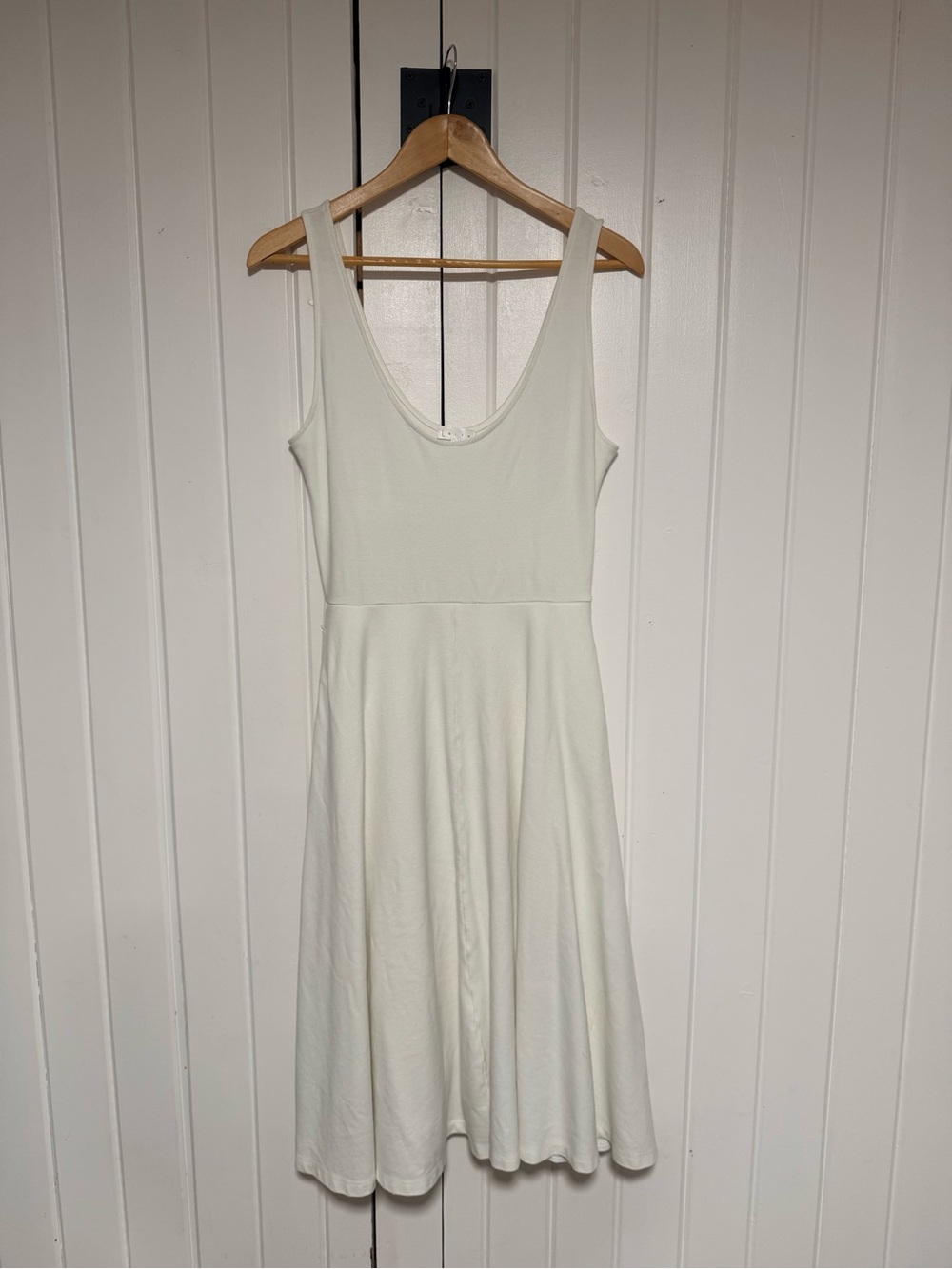 Leith Sleeveless Scoop Neck Midi Dress - White with pockets